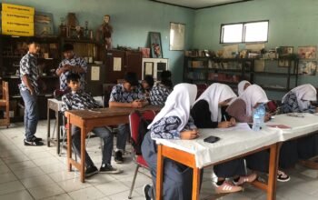 GLMPK Salurkan Bantuan Kursi untuk Siswa SMA YBHM, Pendidikan Tidak Boleh Jadi Korban dari Konflik Apa Pun