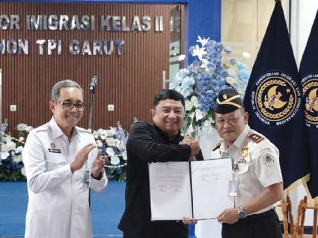 Sekarang Warga Garut Urus Paspor Tak Perlu Ziarah ke Kota Tetangga