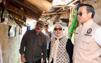 100 Ribu Rumah Masih Gelap, DPRD Baru Nyalakan Senter: Listrik Desa Jalan Pelan, Warga Jalan Pakai Lilin