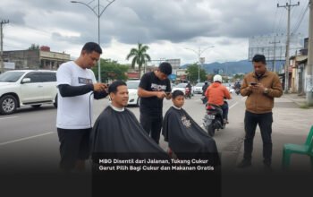 MBG Disentil dari Jalanan, Tukang Cukur Garut Pilih Bagi Cukur dan Makanan Gratis