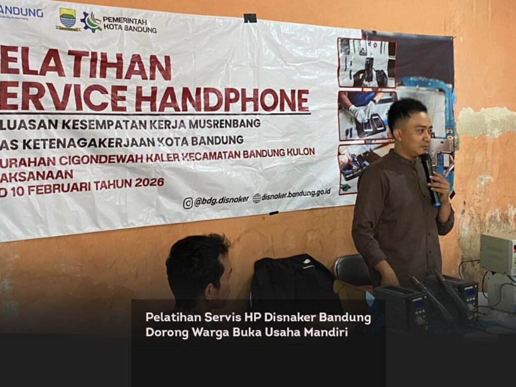 Pelatihan Servis HP Disnaker Bandung Dorong Warga Buka Usaha Mandiri