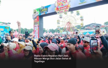 Radio Cakra Rayakan Hari Jadi, Ribuan Warga Ikut Jalan Sehat di Tegallega
