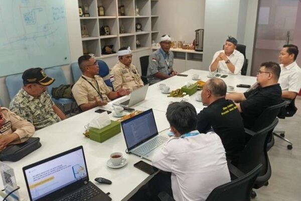 Audiensi jajaran pengurus Forum Komunikasi KIM (FK KIM) Jawa Barat, Selasa, 3 Februari 2026, di Kantor Diskominfo Jabar, Jalan Tamansari No. 55, Kota Bandung.