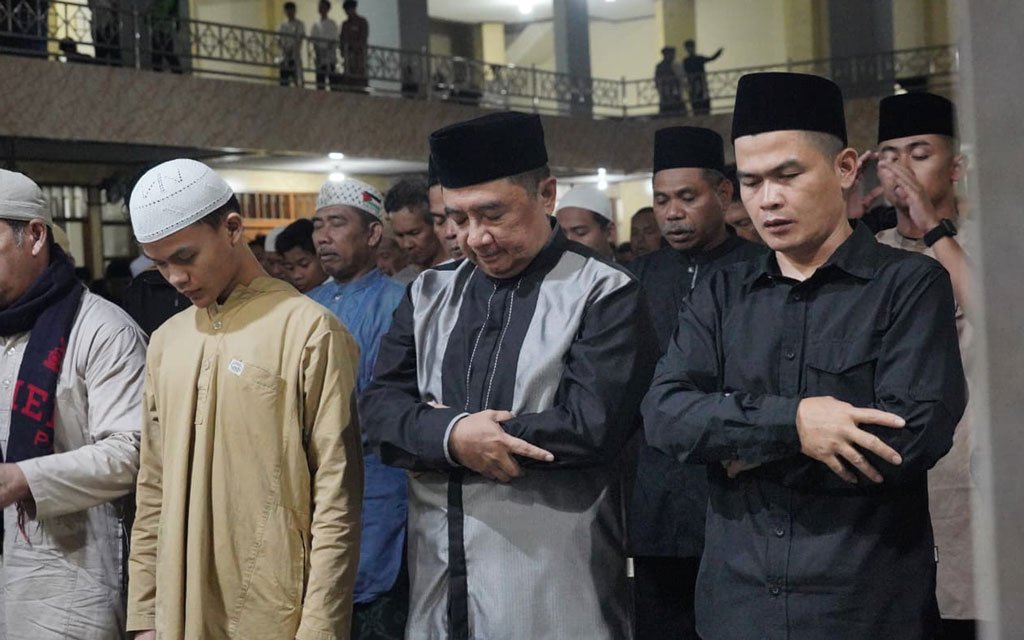 Shalat tarawaih pertama bupati garut