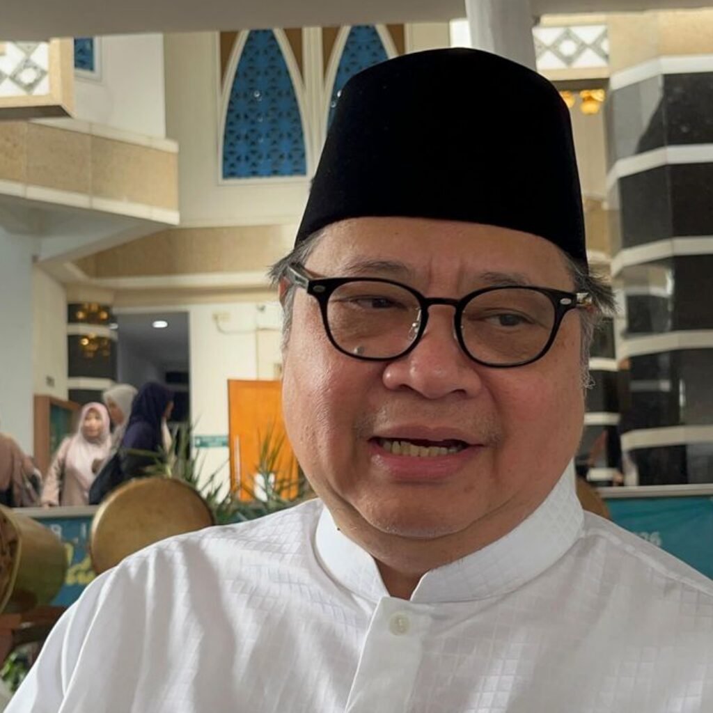 Negara Hemat Energi: Dari Kantor Pindah ke Rumah, Tank Tetap Jalan (Katanya)