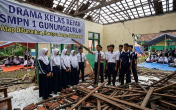 Drama Kelas Retak di SMPN 1 Gunungguruh: Atap Diturunkan, Harapan Jangan Ikut Ambruk