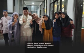 Kunjungi Masjid Jihadul Hidayah Cikajang, Bupati Garut Ajak Jemaah Maksimalkan Sisa Ramadan