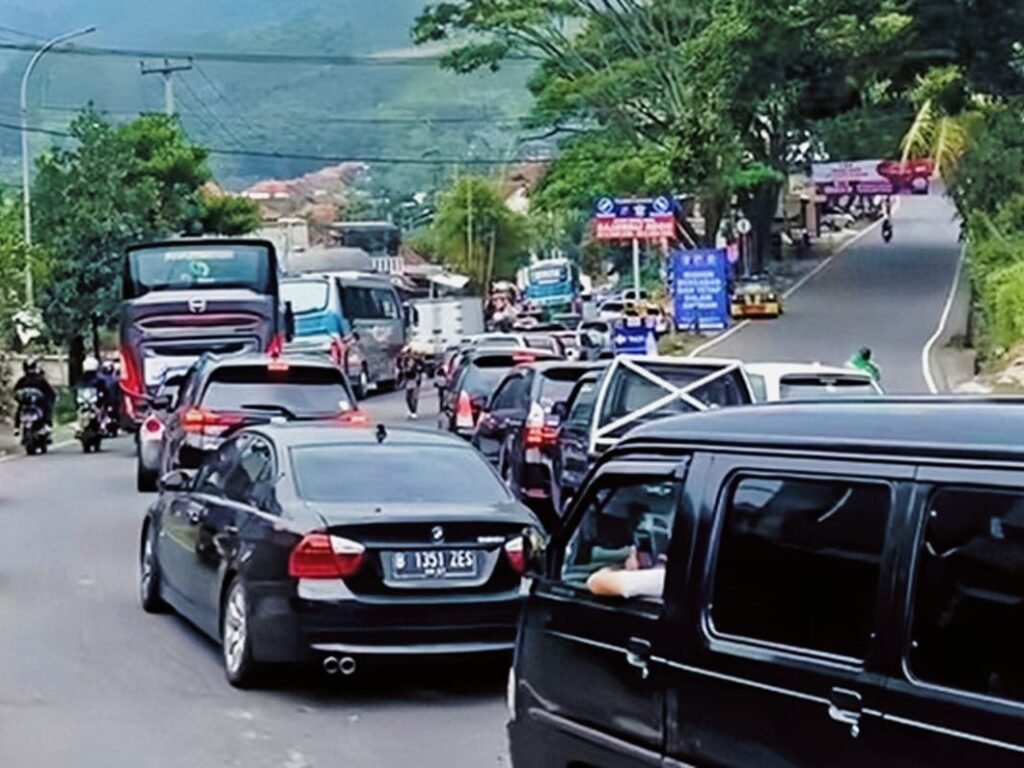 Dua Nasib di Satu Aspal: Nagreg–Tasik Tersendat, Jalur Garut Melenggang Bak Jalur VIP