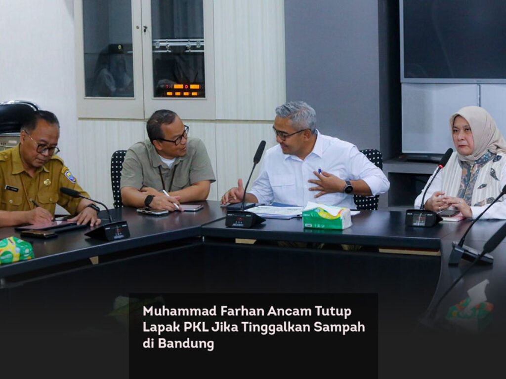 Muhammad Farhan Ancam Tutup Lapak PKL Jika Tinggalkan Sampah di Bandung