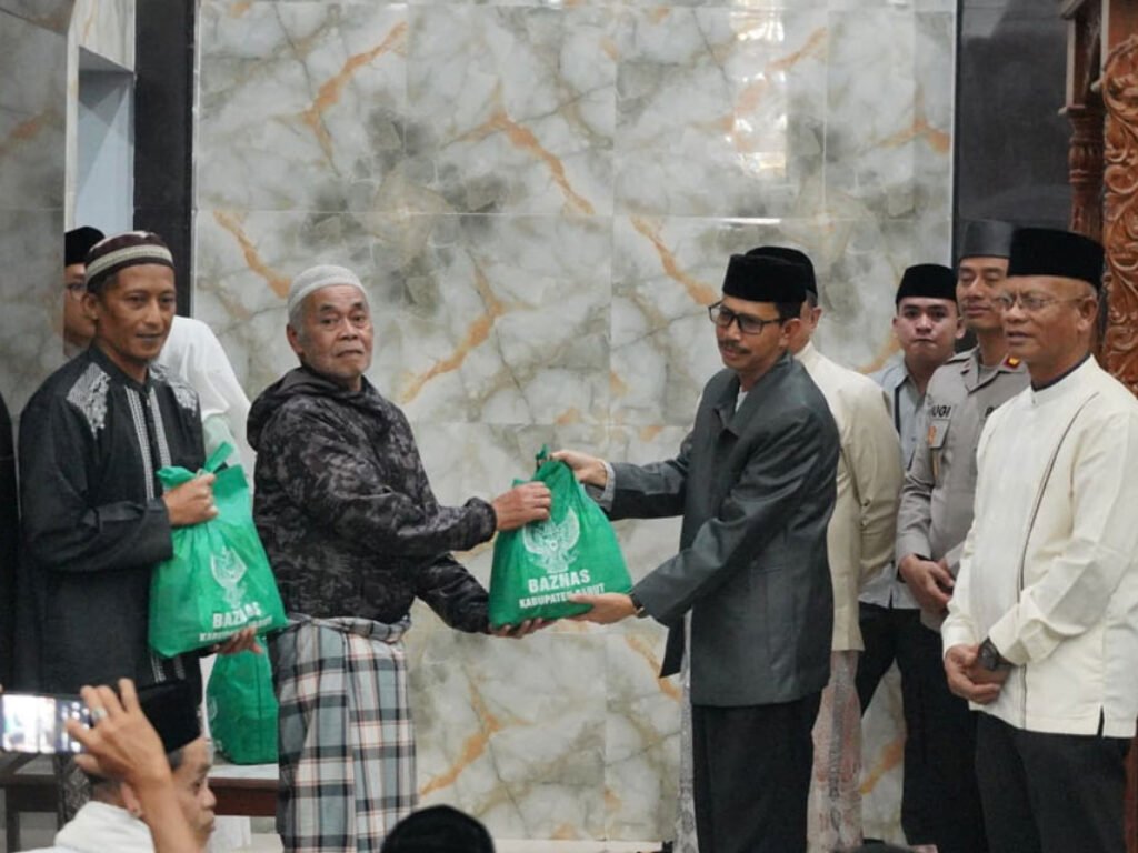 Pemberian Sembako di Masjid Jihadul Hidayah Cikajang Garut