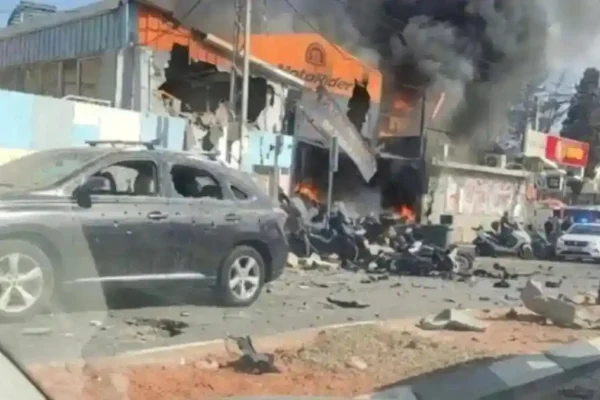 RUDAL IRAN HANTAM TEL AVIV