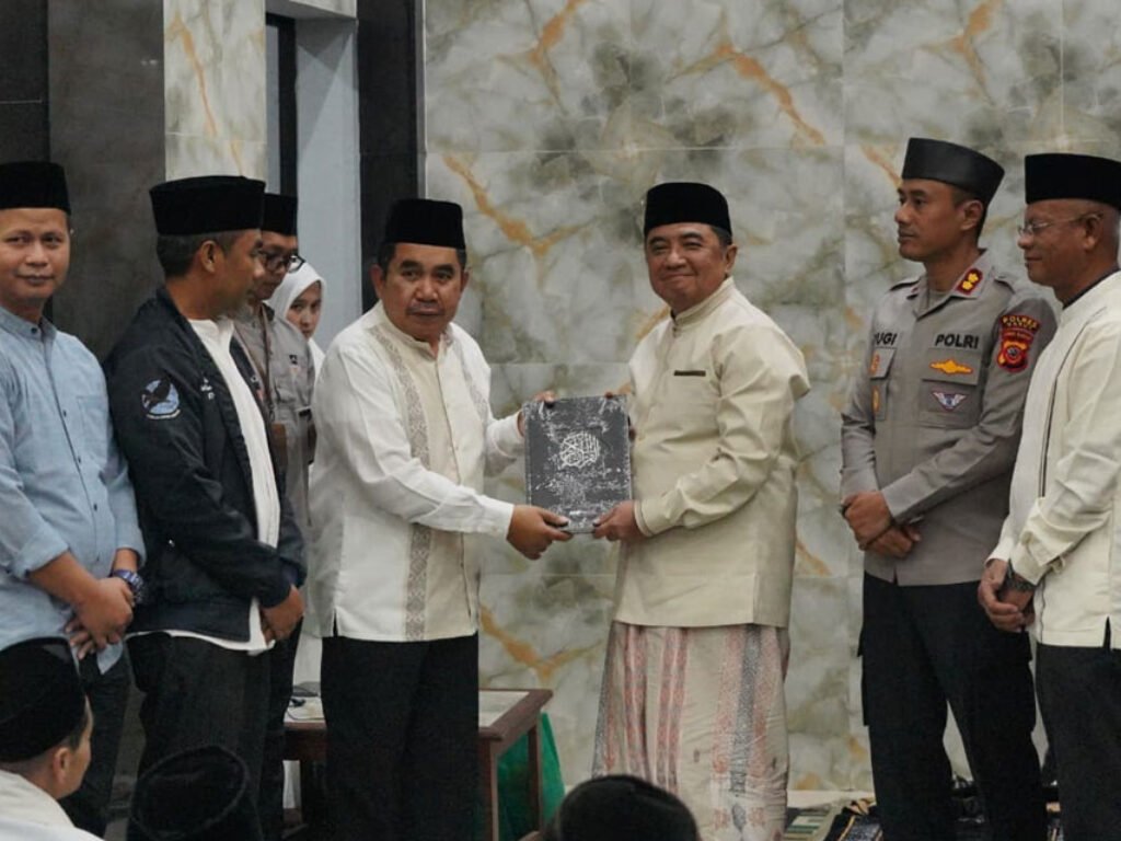 Wakaf Alquran di Masjid Jihadul Hidayah Cikajang Garut