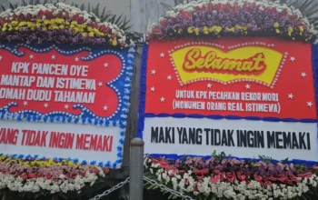Karangan Bunga untuk KPK: Ketika Kritik Dibungkus Pita, dan Penahanan Berganti Alamat Secepat Status WhatsApp