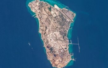 Citra satelit menunjukkan pulau kharg yang menjadi lokasi terminal ekspor minyak mentah iran 1773458824775