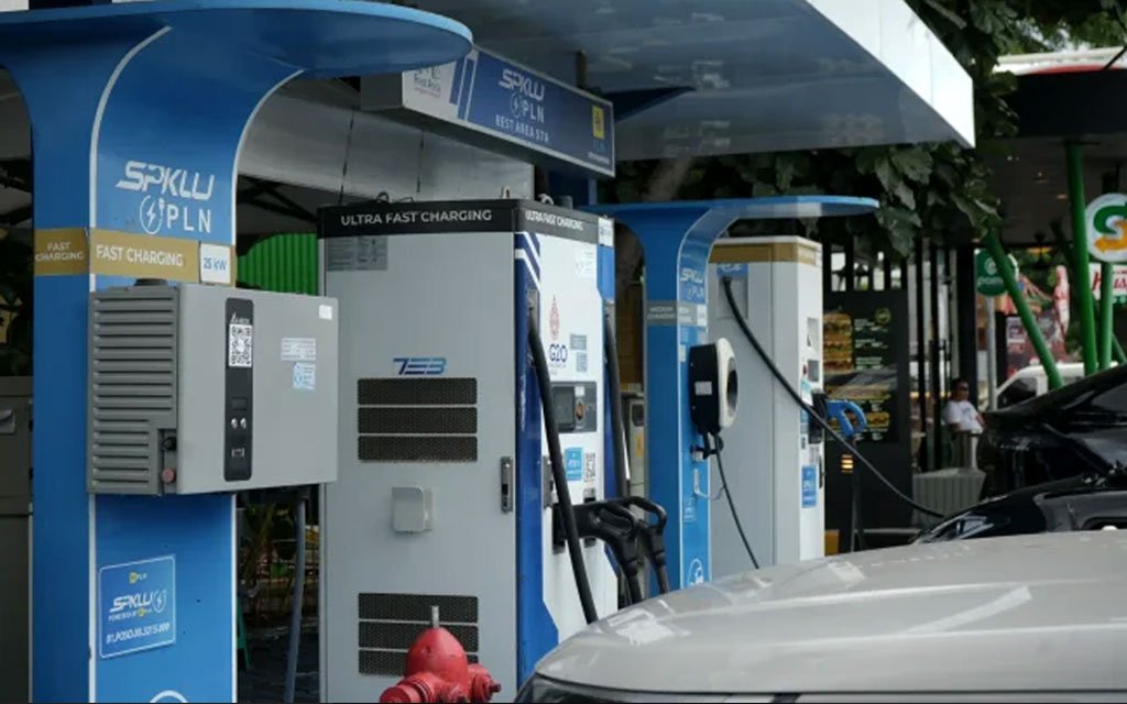 Fasilitas SPKLU disalah satu rest area