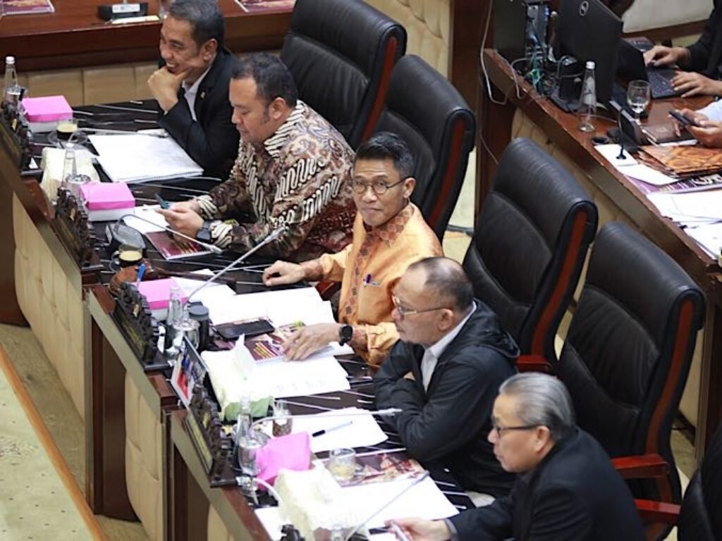 Kursi OJK Berganti Penghuni, DPR Pilih “Nakhoda Baru” untuk Kapal Pengawas Keuangan