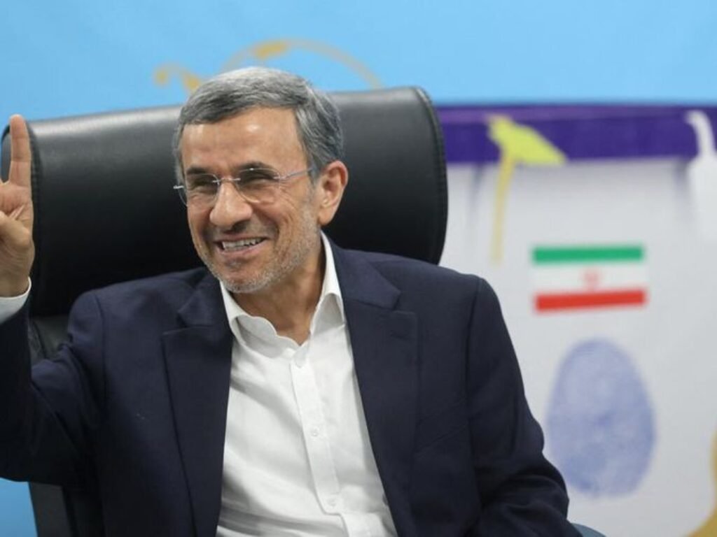 “Tewas” Sehari, Hidup Lagi Esok Pagi: Ahmadinejad Bikin Rumor Tumbang