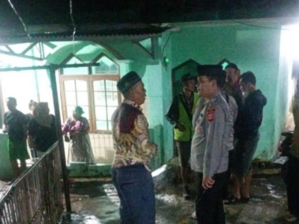 Tarawih Belum Usai, Batu Sudah Ikut Jamaah: Aksi Lempar Masjid Gegerkan Warga Garut