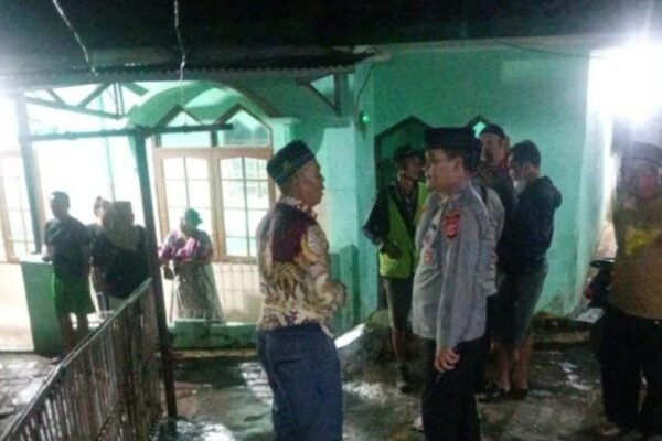 Polisi mendatangi masjid di garut usai insiden pelemparan 1773552444698