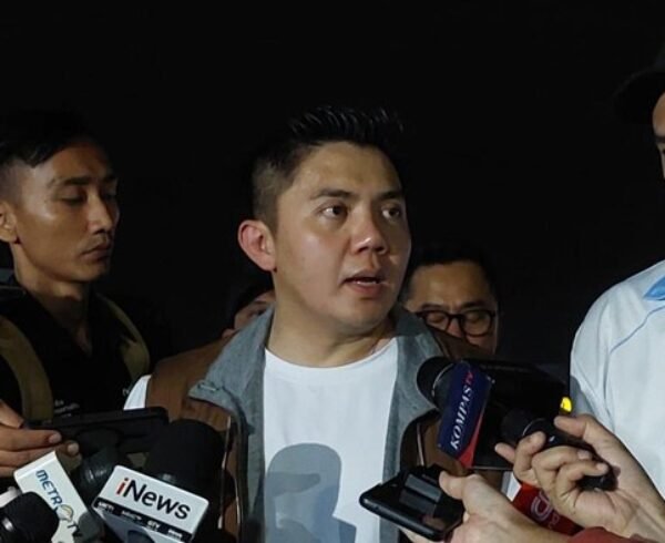 Seskab teddy indra wijaya saat meninjau bazar rakyat di monas 1774708863405