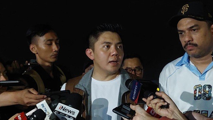 Seskab teddy indra wijaya saat meninjau bazar rakyat di monas 1774708863405