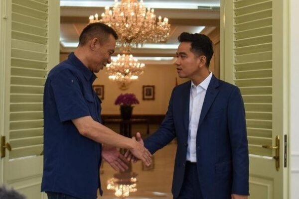 Wakil presiden gibran rakabuming raka melakukan pertemuan dengan peneliti dan ahli digital forensik rismon sianipar di istana 1773386074872