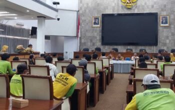 Status Relawan Kebersihan Garut Menggantung, DPRD Janji “Segera Jelas” Minimal Sebulan Lagi atau Sampai Sapu Lelah Duluan