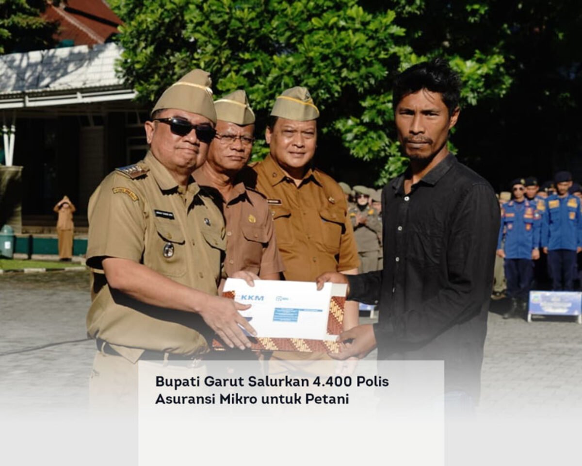 Bupati Garut Salurkan 4.400 Polis Asuransi Mikro untuk Petani