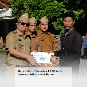Bupati Garut Salurkan 4.400 Polis Asuransi Mikro untuk Petani