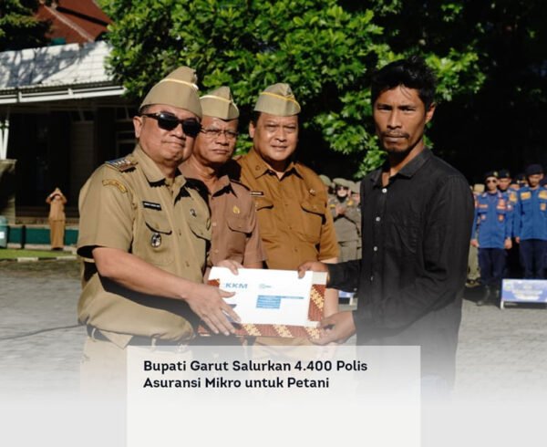 Bupati Garut Salurkan 4.400 Polis Asuransi Mikro untuk Petani