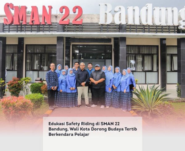Edukasi Safety Riding di SMAN 22 Bandung, Wali Kota Dorong Budaya Tertib Berkendara Pelajar locusonline featured image Apr 2026