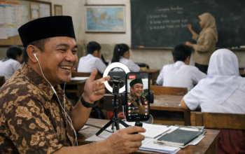 Kemendikdasmen Catat 12 Pelanggaran dari “Penjaga Ujian”, Pengawas TKA SMP Lebih Rajin Live Streaming daripada Mengawasi