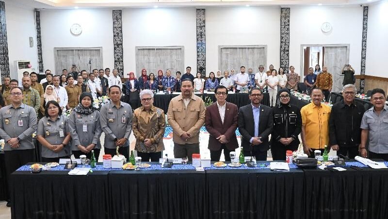 Ketua Pansus RUU HPI Martin Daniel Tumbelaka saat memimpin Kunjungan kerja Panus RUU Hukum Perdata20260421083014