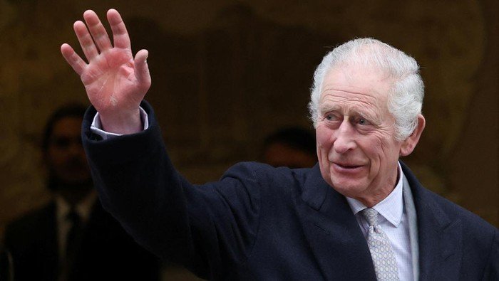 Potret raja charles iii tinggalkan rs usai jalani operasi prostat 3